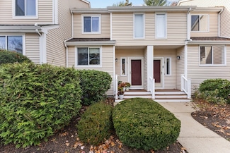 17 Gaslight Ln, North Easton, MA 02356