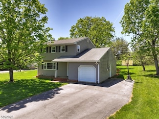 27 Roanoke Rd, Bridgewater, NJ 08807