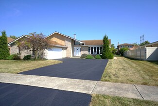 18531 Country Ln, Lansing, IL 60438