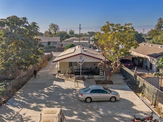 8004 Middleton Ln, Lamont, CA 93241