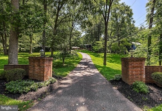 13701 Summer Hill Dr, Phoenix, MD 21131