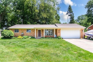 38424 Chartier St, Harrison Township, MI 48045
