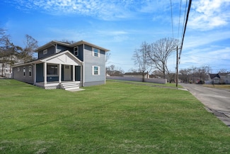 431 Adirondack Dr, Farmingville, NY 11738