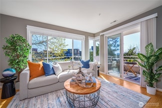 622 6th Ave W Unit B502, Seattle, WA 98119