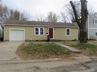 129 15th St, Osawatomie, KS 66064