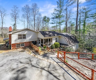 203 Davis Mountain Rd, Hendersonville, NC 28739