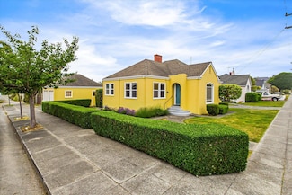 2560 E St, Eureka, CA 95501