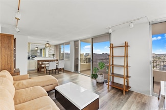 2825 S King St Unit 2504, Honolulu, HI 96826