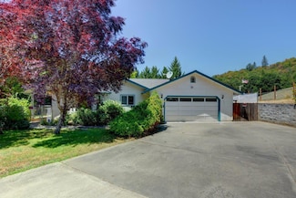 431 Robbins Ave, Rogue River, OR 97537
