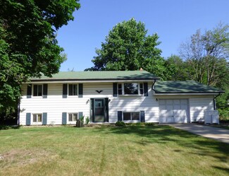 54593 Cornell Dr, Mishawaka, IN 46545