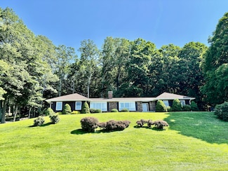 97 Middle River Rd, Danbury, CT 06811