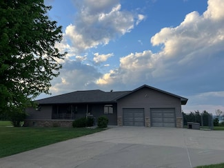 23 Cedar St, Crofton, NE 68730