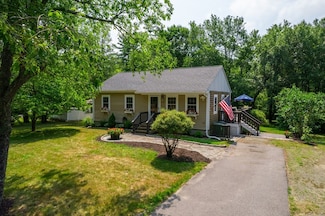 43 Pleasant St, Pembroke, MA 02359
