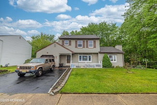 17 Angela Cir, Hazlet, NJ 07730