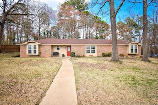 1013 Creekwood Ln, Longview, TX 75602
