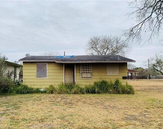 625 E Avenue H, Robstown, TX 78380
