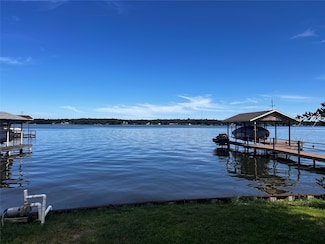 152 Pin Oak Dr, Mabank, TX 75156
