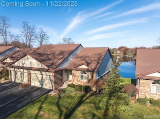 7121 Bluewater Dr, Clarkston, MI 48348