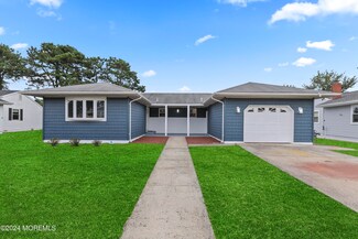 9 Tampa Ln, Toms River, NJ 08757
