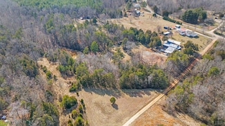 108 Tweedy Ln, Appomattox, VA 24522