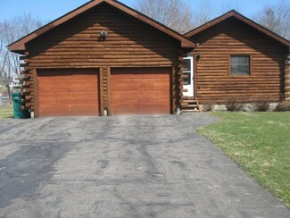 1096 Evening Star Dr, Roaming Shores, OH 44085