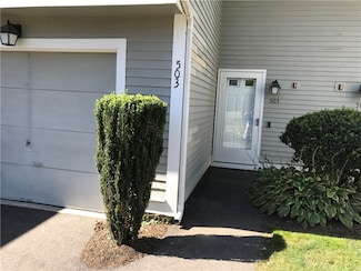 503 Brookhaven Ln, Woonsocket, RI 02895