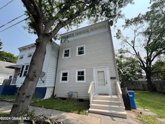 21 Regent St, Albany, NY 12202