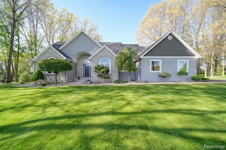 4852 Indian Creek Dr, Jackson, MI 49201