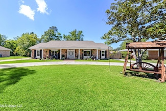 612 Highland Dr, Bay Saint Louis, MS 39520