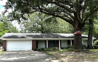 2752 Briarwood Cir, Moss Point, MS 39563