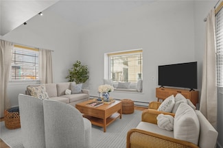 39 Simmons St, Newport, RI 02840