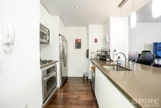 306 Gold St Unit 10D, Brooklyn, NY 11201