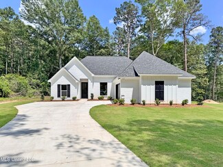 849 11th Ave NW, Magee, MS 39111