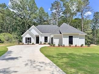 855 11th Ave NW, Magee, MS 39111