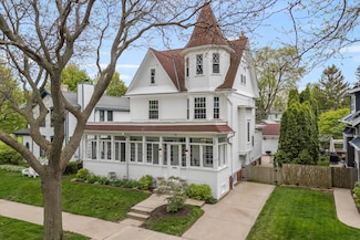 2789 S Shore Dr, Milwaukee, WI 53207