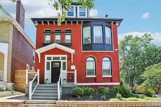 3524 Sidney St, Saint Louis, MO 63104