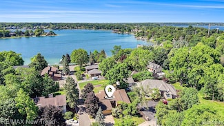 3234 Pine Lake Rd, West Bloomfield, MI 48324