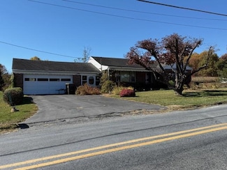 323 Long Lane Rd, Walnutport, PA 18088