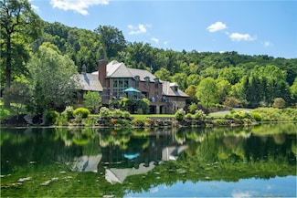 1635 Pegher Ln, Sewickley, PA 15143