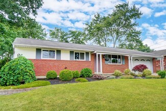 5451 Cleander Dr, Cincinnati, OH 45238