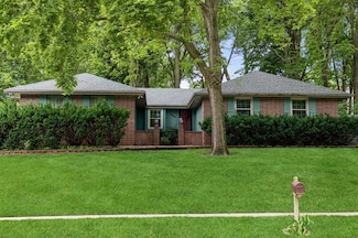 9906 Lincoln Ave, Clive, IA 50325