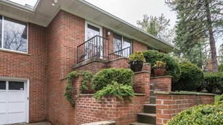 3067 Lakeview Dr, Ann Arbor, MI 48103