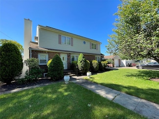 74 Webster Ave, West Islip, NY 11795