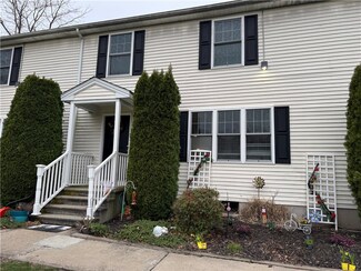 5 Legris Commons Ln Unit 8, West Warwick, RI 02893