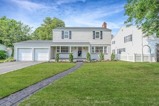 7 Rutland Ave, Rockville Centre, NY 11570