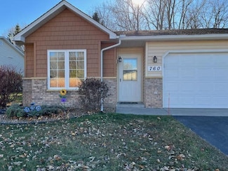 760 Garceau Ln, Saint Paul, MN 55127