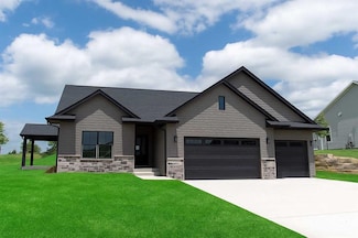 3090 Willow Ln Ln, Pella, IA 50219