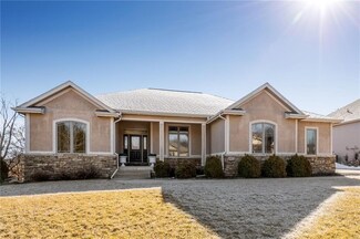 6817 NW 93rd St, Johnston, IA 50131