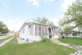 1923 W 6th St, Sioux City, IA 51103