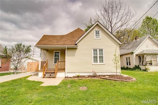 238 W Delmar Ave, Godfrey, IL 62035